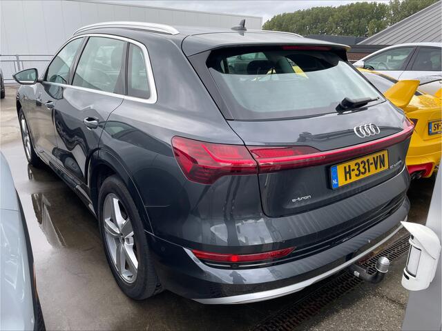 Audi e-tron 50 quattro Launch edition 71 kWh | Luchtvering | Parkeersensoren voor en achter | Aluminium dakreling | Meer foto's volgen!