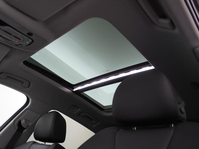 Audi e-tron 55 Quattro 95kWh 408PK Trekhaak Leder/Alcantara Panoramadak Adap.Cruise Navi Ecc Stoelverwarming Business Edition Plus Luchtvering Memory Lmv Elek.Achterklep Privacy Glas Keyless 1e Eigenaar 1.800KG Trekgewicht Zeer compleet!