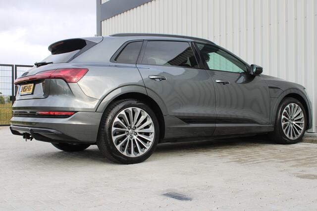 Audi e-tron 55 quattro S-line 95 kWh | Incl. 12 maanden garantie | Schuif/kantel dak | Trekhaak | Adaptieve cruise control | Climate control | Stoelverwarming | Parkeercamera | Memory seat |