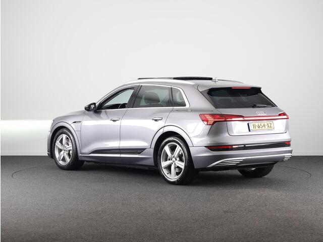 Audi e-tron e-tron 50 quattro Launch edition plus 71 kWh 313pk | SoH 90% | Panoramadak | Lederen bekleding | Adaptieve cruise controle | Elektrisch verstelbare voorstoelen | Memory