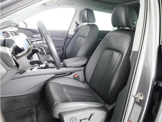 Audi e-tron e-tron 50 quattro Launch edition plus 71 kWh 313pk | SoH 90% | Panoramadak | Lederen bekleding | Adaptieve cruise controle | Elektrisch verstelbare voorstoelen | Memory