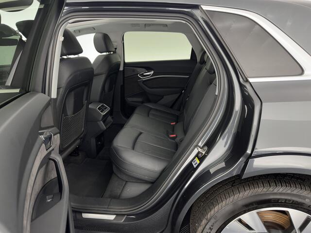 Audi e-tron 55 quattro Business edition Plus 95 kWh [ 3-Fase ] (INCL-BTW) *PANO | LUXURY-LEATHER | ADAPTIVE-CRUISE | FULL-LED | DIGI-COCKPIT | KEYLESS | MEMORY-PACK | CAMERA | NAVI-FULLMAP | SHIFT-PADDLES | DAB+ | COMFORT-SEATS | 20''ALU*