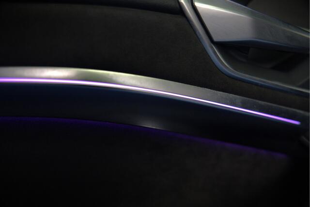 Audi e-tron e-tron 55 quattro advanced 95 kWh S-Line | Panoramadak | RS Seats | Bang & Olufsen | Stoelverwarming | Head-Up Display | 360 Camera | Matrix LED | Luchtvering | Memory Seat | Elektrisch Verstelbare Stoelen | B&O