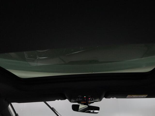 Audi e-tron Sportback 55 quattro S edition 95 kWh 409 pk | Navigatie | Panoramadak | Trekhaak (afneembaar) | Parkeersensoren | Achteruitrijcamera | Lichtmetalen velgen 21" | B&O Soundsystem | S-Line |