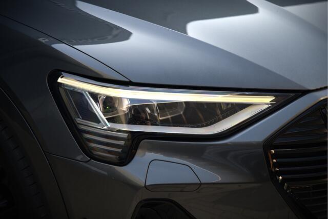 Audi e-tron 50 quattro S edition 71 kWh | S Line | Black Edition | Panoramadak | Memory Seats | Camera | Luchtvering | Adaptive Cruise Control | Keyless | Matrix LED | Leder | Stoelverwarming | NAP | BTW
