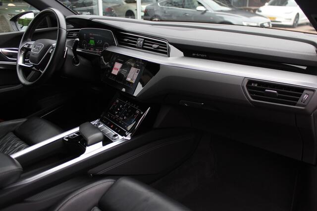 Audi e-tron e-tron 50 quattro Launch edition Vorsprung 71 kWh S-line / Panoramadak / 360Camera / Head-up / Softclose / RS Seats / 22'' / Luchtvering / Keyless / Virtual Cockpit / DAB / Stoelverwarming / ACC