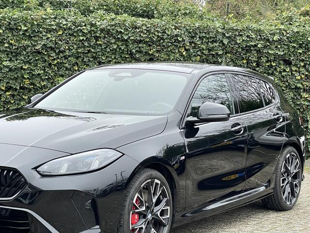 BMW 1-SERIE 5-deurs 120 | M-Sport Pro | Panorama | Harman/Kardon | Stuur + Stoelverw. | 19''