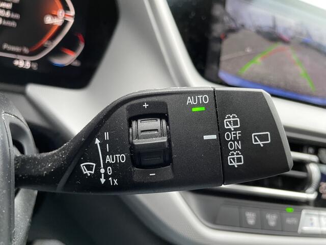 BMW 1-SERIE 118i Introduction Edition | Trekhaak | Camera | Navi