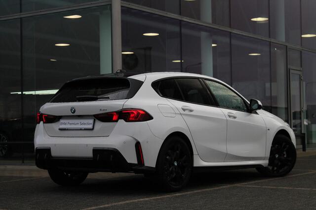 BMW 1-SERIE 120 High Executive M Sport Automaat / Sportstoelen / Stoelverwarming / M Adaptief onderstel / Adaptieve LED / Parking Assistant / Harman Kardon / Comfort Access