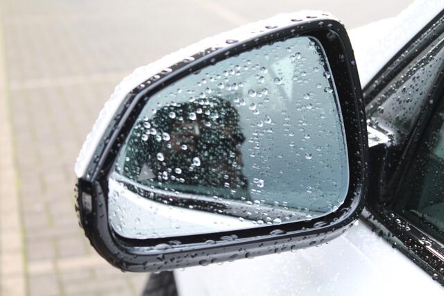 BMW 1-SERIE 120 High Executive M Sport Automaat / Sportstoelen / Stoelverwarming / M Adaptief onderstel / Adaptieve LED / Parking Assistant / Harman Kardon / Comfort Access