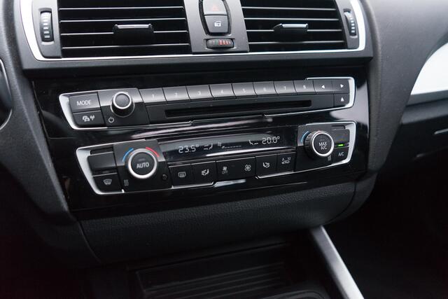 BMW 1-SERIE 120i M Sport / Touch Navigatie/ Cruise Control/ Schuif-/kanteldak/ 130kW (177PK)