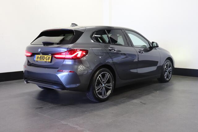 BMW 1-SERIE 118i 140PK Automaat High Executive - A/C Climate - App. Carplay - Cruise - ¤ 20.900,- incl. BTW.