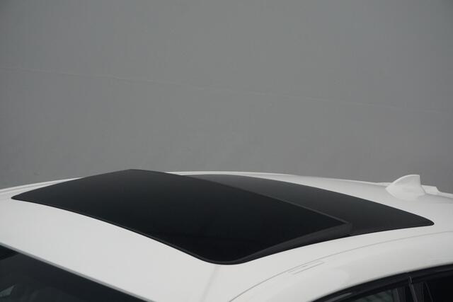 BMW 1-SERIE 5-deurs M135i xDrive | Comfort Pro Pack | M Performance Pack | Travel Pack