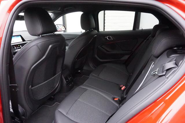 BMW 1-SERIE 118i Apple Carplay | Half Leder | Sportline | Live Cockpit