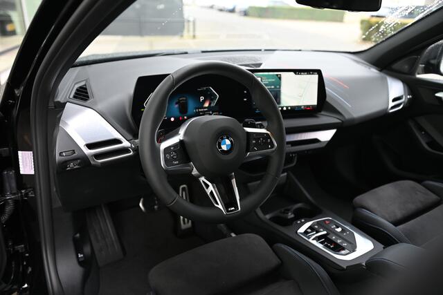 BMW 1-SERIE 120 M Sport Automaat / Sportstoelen / M Adaptief onderstel / Parking Assistant / Harman-Kardon / Stuurverwarming