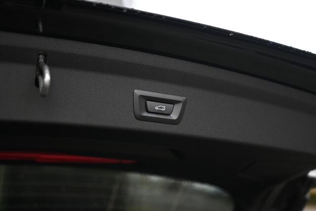 BMW 1-SERIE 120 M Sport Automaat / Sportstoelen / M Adaptief onderstel / Parking Assistant / Harman-Kardon / Stuurverwarming