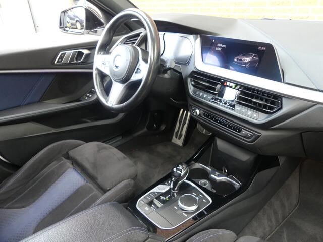 BMW 1-SERIE 118i High Executive / M-Sport / Panodak / Sfeer