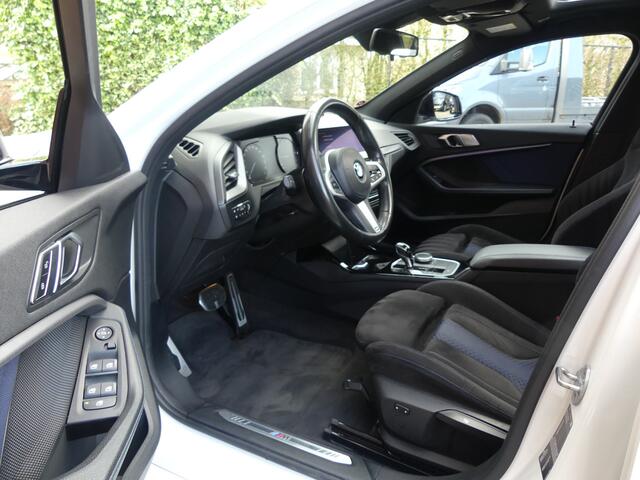 BMW 1-SERIE 118i High Executive / M-Sport / Panodak / Sfeer