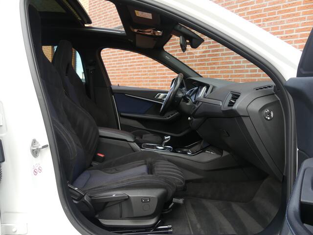 BMW 1-SERIE 118i High Executive / M-Sport / Panodak / Sfeer