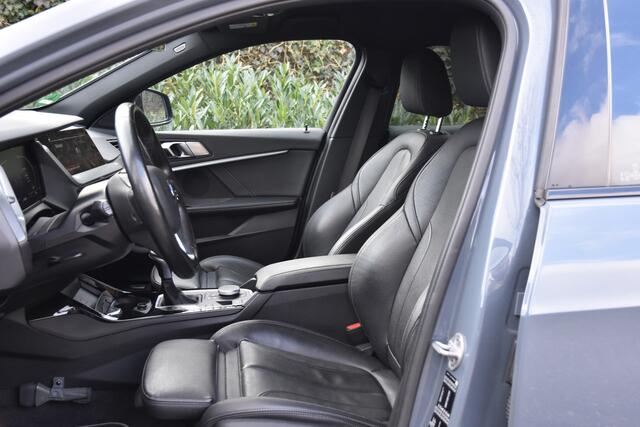 BMW 1-SERIE 118i High Executive | SPORTLEDER | TREKHAAK | STOEL/STUUR VERW