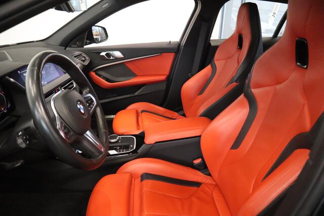 BMW 1-SERIE M135i xDrive High Executive Edition 306PK Headup Display Navigatie PDC VCP Cruise Control 19LMV Volleder interieur Schaal stoelen