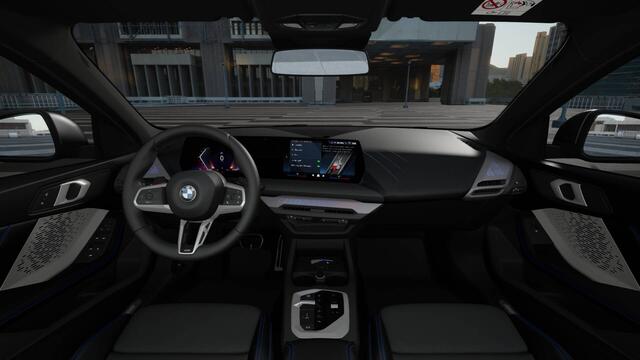 BMW 1-SERIE 120 M Sport Automaat / Sportstoelen / M Adaptief onderstel / Parking Assistant / Driving Assistant / Extra getint glas achter