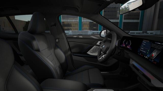 BMW 1-SERIE 120 M Sport Automaat / Sportstoelen / M Adaptief onderstel / Parking Assistant / Driving Assistant / Extra getint glas achter