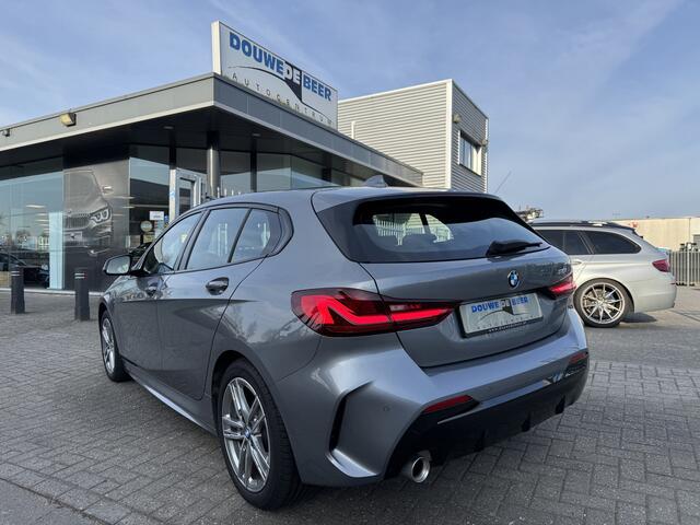 BMW 1-SERIE 118i M sport Live cockpit, LED, Performance, Licht pakket, DAB,