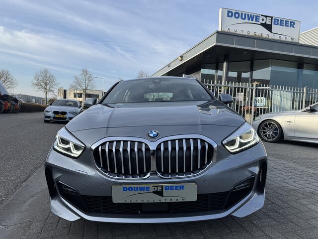 BMW 1-SERIE 118i M sport Live cockpit, LED, Performance, Licht pakket, DAB,