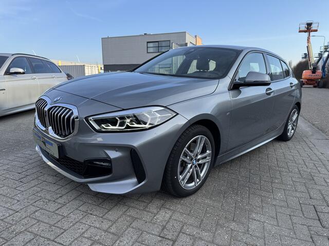 BMW 1-SERIE 118i M sport Live cockpit, LED, Performance, Licht pakket, DAB,