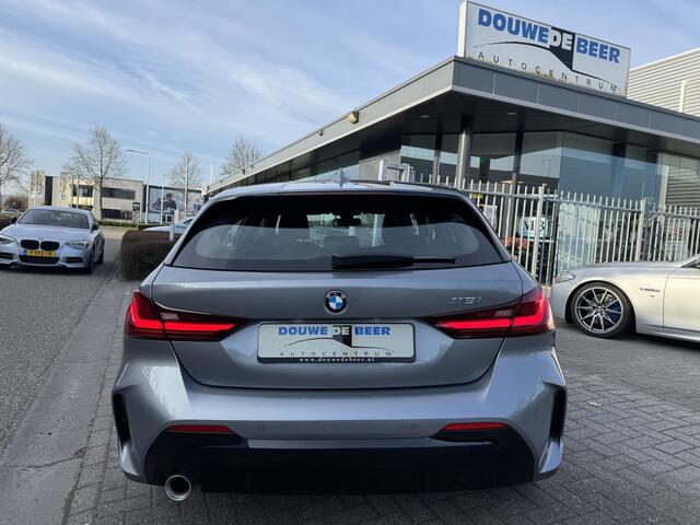 BMW 1-SERIE 118i M sport Live cockpit, LED, Performance, Licht pakket, DAB,