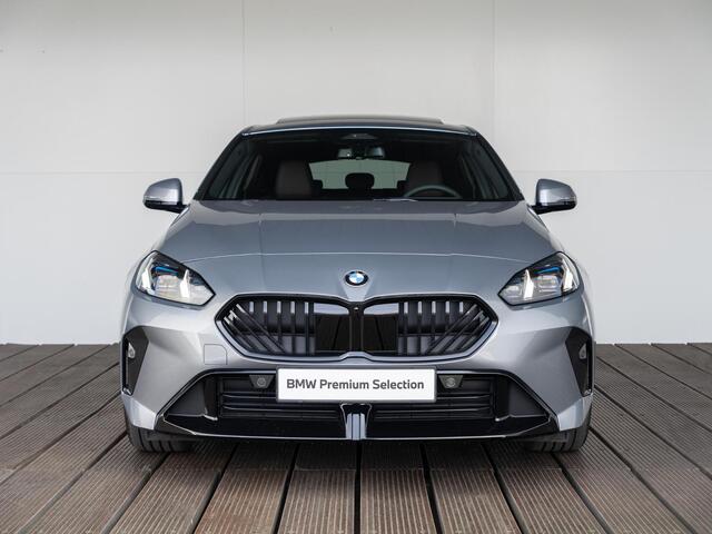 BMW 1-SERIE 120 | M Sportpakket Pro | Comfort Access | Panoramadak | Harman-Kardon | Verwarmd Stuurwiel | 18''