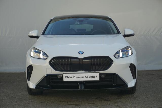 BMW 1-SERIE 120 M Sport Design 18'' / Premium Pack / Verwarmde Sportstoelen / Trekhaak / Comfort Acces