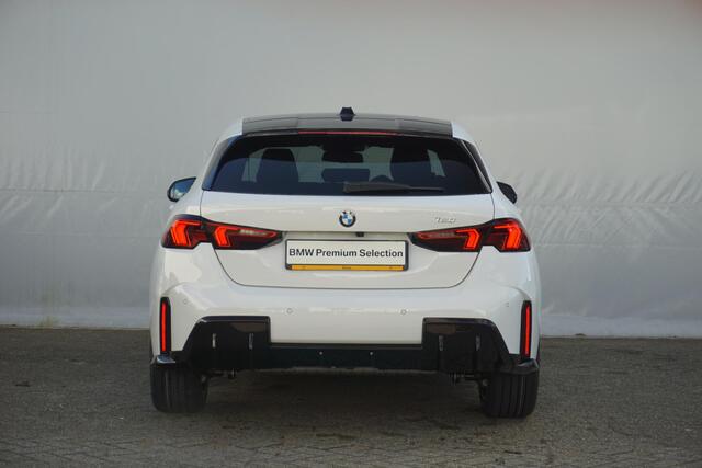 BMW 1-SERIE 120 M Sport Design 18'' / Premium Pack / Verwarmde Sportstoelen / Trekhaak / Comfort Acces