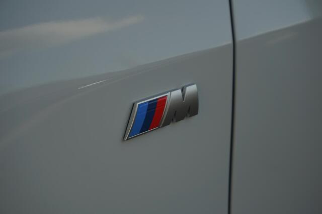 BMW 1-SERIE 120 M Sport Design 18'' / Premium Pack / Verwarmde Sportstoelen / Trekhaak / Comfort Acces