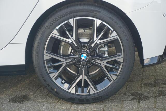 BMW 1-SERIE 120 M Sport Design 18'' / Premium Pack / Verwarmde Sportstoelen / Trekhaak / Comfort Acces