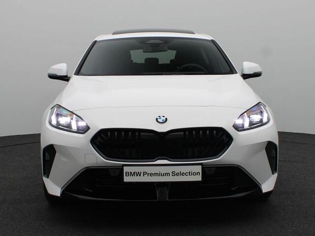 BMW 1-SERIE 120 M Sportpakket Pro | Premium Pack | Stuurwielrand Verwarmd | Comfort Access | Panoramadak | Driving Assistant | Harman Kardon | 19''