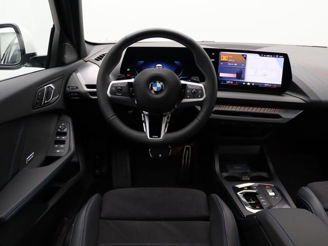 BMW 1-SERIE 120 M Sportpakket Pro | Premium Pack | Stuurwielrand Verwarmd | Comfort Access | Panoramadak | Driving Assistant | Harman Kardon | 19''