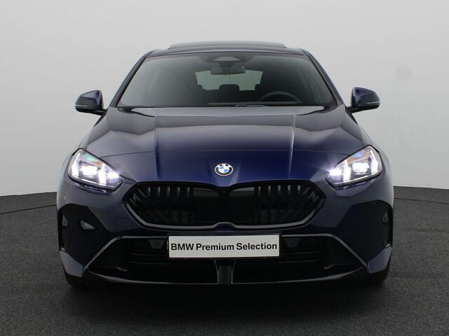 BMW 1-SERIE 120 M Sportpakket Pro | Premium Pack | Stuurwielrand Verwarmd | M Adaptief onderstel | Panoramadak | Driving Assistant | Harman Kardon | 19''