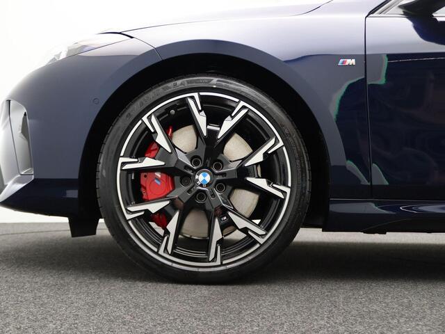 BMW 1-SERIE 120 M Sportpakket Pro | Premium Pack | Stuurwielrand Verwarmd | M Adaptief onderstel | Panoramadak | Driving Assistant | Harman Kardon | 19''