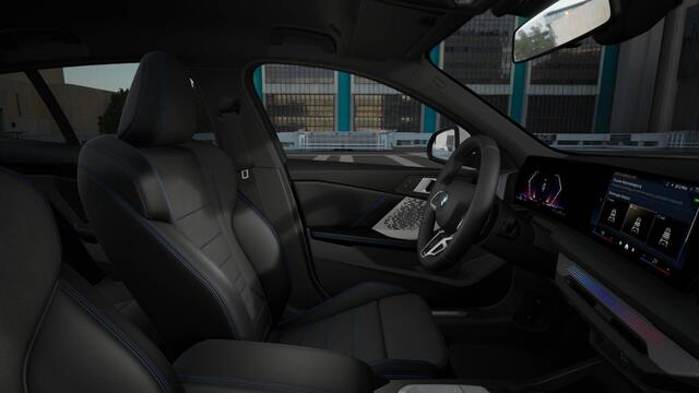 BMW 1-SERIE 120 M Sport Automaat / Sportstoelen / M Adaptief onderstel / Parking Assistant / Extra getint glas achter