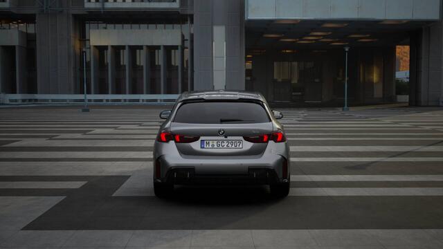 BMW 1-SERIE 120 M Sport Automaat / Sportstoelen / Adaptieve LED / M Adaptief onderstel / Comfort Access / Parking Assistant / Stoelverwarming