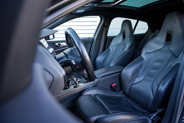 BMW 1-SERIE 120d xDrive High Executive Edition M Pakket Panoramadak Ambient Sportstoelen Stuurverw. 18"LM