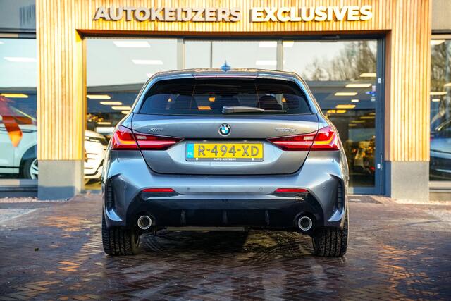 BMW 1-SERIE 120d xDrive High Executive Edition M Pakket Panoramadak Ambient Sportstoelen Stuurverw. 18"LM