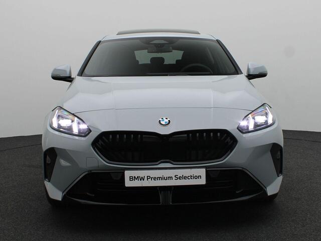 BMW 1-SERIE 120 M Sportpakket Pro | Premium Pack | Stuurwielrand Verwarmd | M Adaptief onderstel | Panoramadak | Driving Assistant | Harman Kardon | 19''