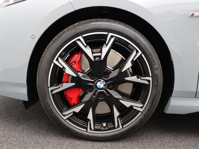 BMW 1-SERIE 120 M Sportpakket Pro | Premium Pack | Stuurwielrand Verwarmd | M Adaptief onderstel | Panoramadak | Driving Assistant | Harman Kardon | 19''