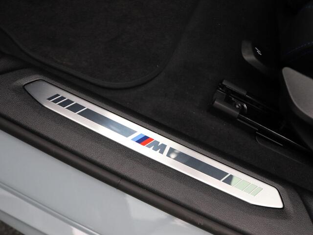 BMW 1-SERIE 120 M Sportpakket Pro | Premium Pack | Stuurwielrand Verwarmd | M Adaptief onderstel | Panoramadak | Driving Assistant | Harman Kardon | 19''