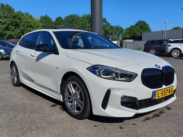 BMW 1-SERIE 116i Automaat Business Edition M-Sport | Navi | Apple Carplay+Android Auto | Clima | Cruise | Led Koplampen | Panorama Schuifdak | Pdc V+A+Camera | Licht+Regensensor | Privacy Glass | 17''lm