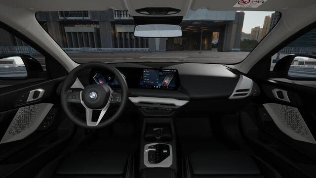 BMW 1-SERIE 120 / Achteruitrijcamera / Sportstoelen / Parking Assistant / Driving Assistant