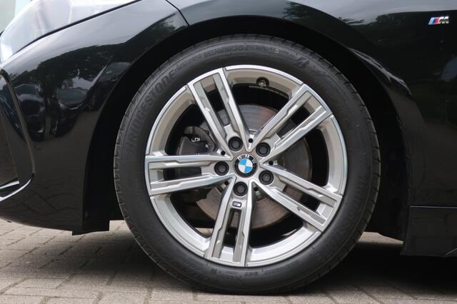 BMW 1-SERIE 118I M-SPORT, LED Verlichting, Navi, Clima, etc.